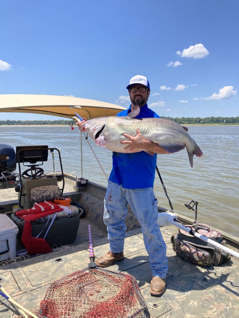 Solo bumping for Catfish on the Mississippi River